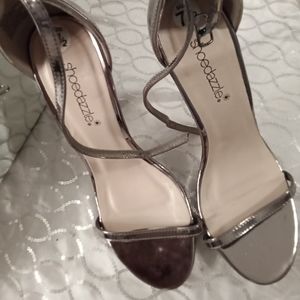 Like New Shoe Dazzle Chrome heels